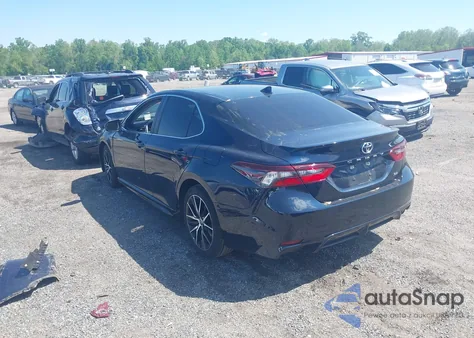 2021 Toyota Camry Se z USA, uszkodzony, nr VIN 4T1G11AK3MU597205